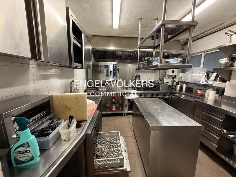 Foto 45585dee-a465-42b6-9194-ca4fbfae4ab6. Alquiler local comercial restaurante esquinero c3 en born en Barcelona