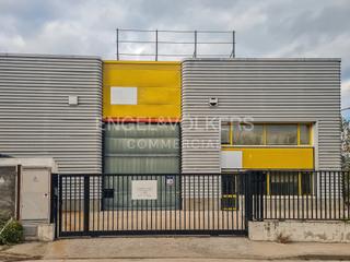 Fabrikhalle in Sant Celoni. Nave industrial con patio