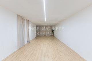 Local commercial à St. Pere - Sta. Caterina - El Born. Oportunidad de alquilar un local único en el corazón del born!