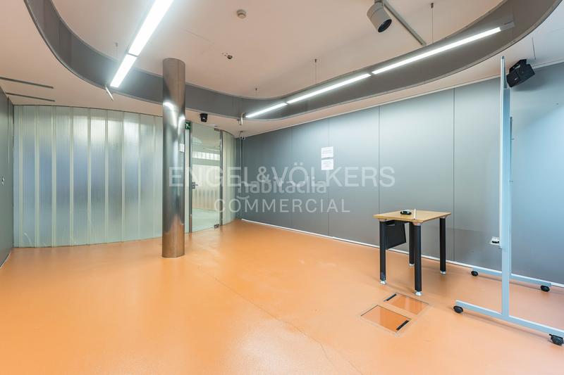 Foto 0241423c-e176-42f7-af47-ce1c109544cc. Rent business premise in Dreta de l´Eixample Barcelona