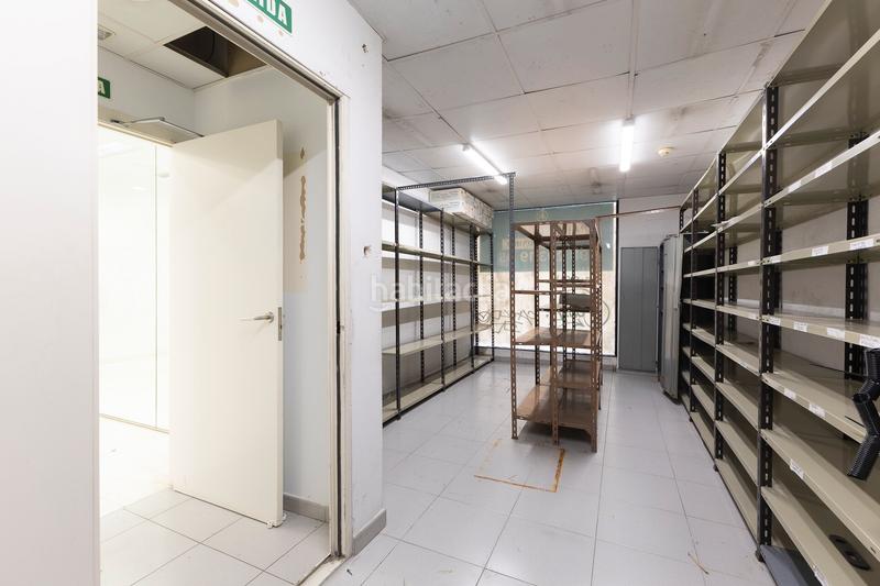 Foto 7974fb5e-fb9b-405a-922e-2801f510560f. Rent business premise in Hostafrancs Barcelona