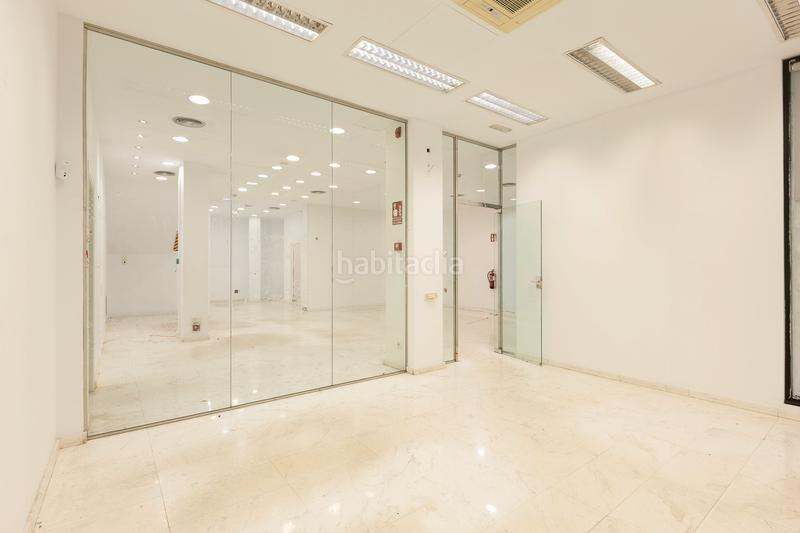 Foto 88d089de-c67d-4b83-9511-b8ab1da06300. Rent business premise in Hostafrancs Barcelona