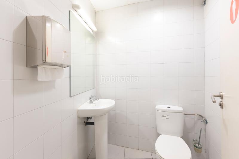 Foto 9ab3eeab-550a-4e0b-854a-166088a5f3e6. Rent business premise in Hostafrancs Barcelona