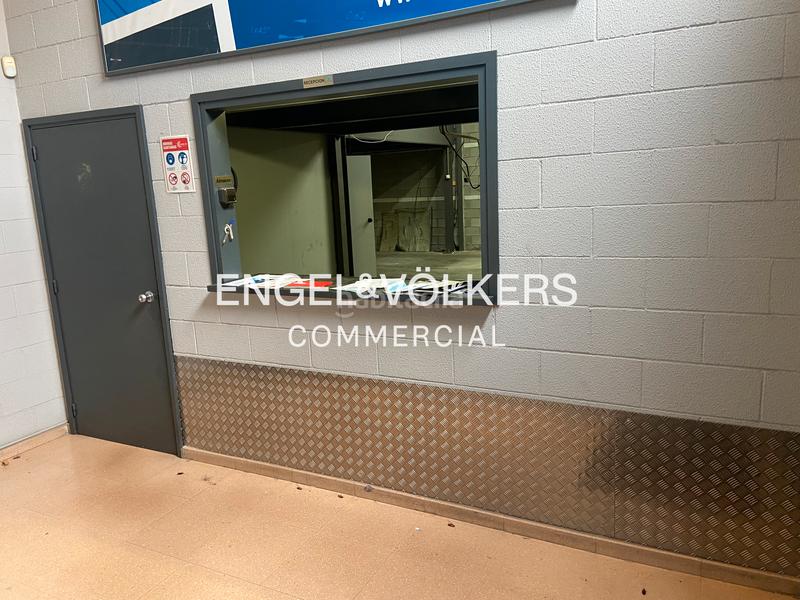 Foto 16c9edd3-6fc9-4d68-8354-82cba627f581. Bâtiment à usage industriel dans Centre Hospitalet de Llobregat (L´)