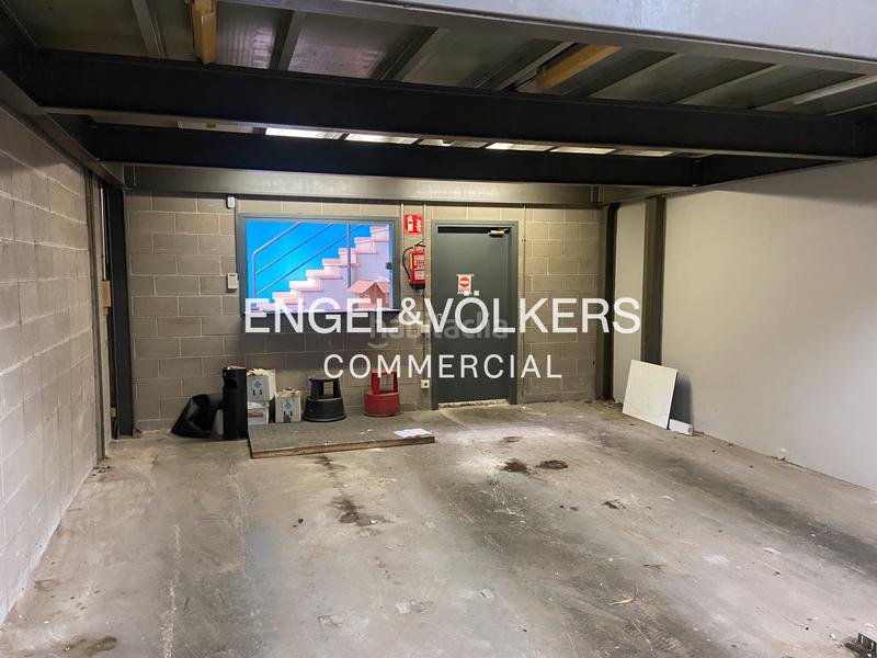 Foto 6edd0d32-a7d8-4819-8356-ea4d6832eea2. Bâtiment à usage industriel dans Centre Hospitalet de Llobregat (L´)