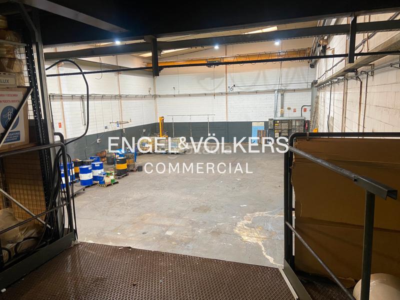 Foto 95a3ef8f-a67a-4e02-84df-0222e47b7078. Bâtiment à usage industriel dans Centre Hospitalet de Llobregat (L´)