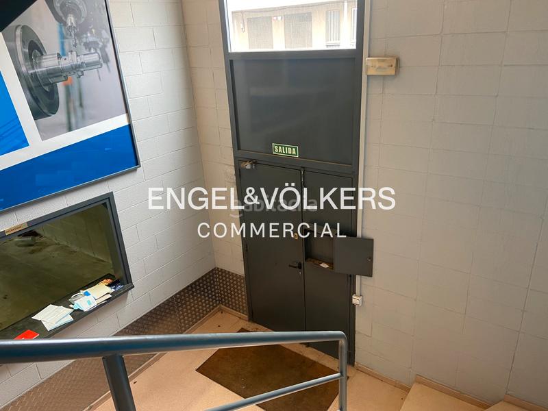 Foto e8cd9ed9-a009-472a-9aef-9dc75b489f0e. Bâtiment à usage industriel dans Centre Hospitalet de Llobregat (L´)