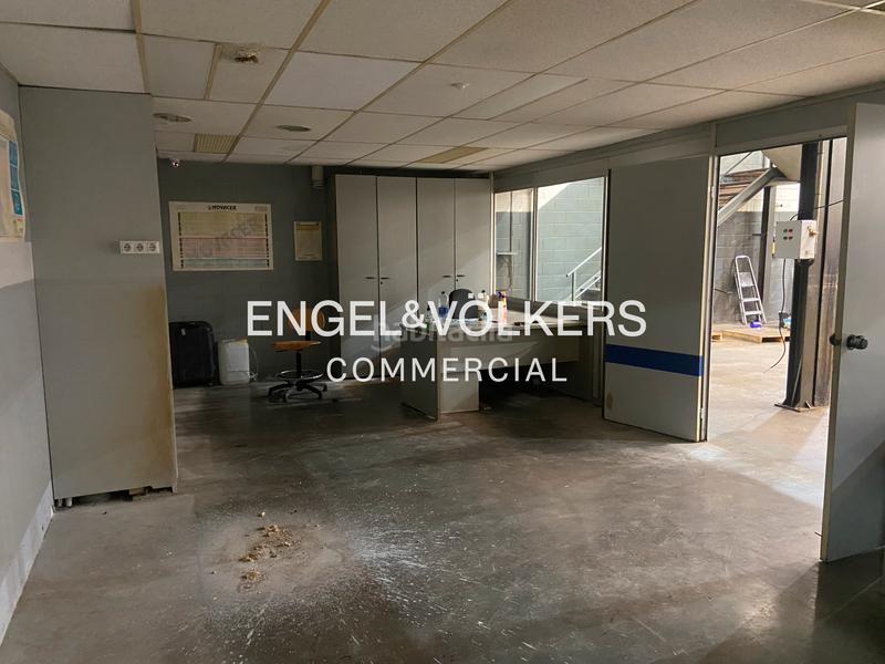 Foto fbd9ca82-468e-4b77-a948-4ecc7cc4c82b. Bâtiment à usage industriel dans Centre Hospitalet de Llobregat (L´)
