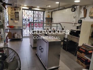 Geschäftsraum in Sant Antoni. Local con vivienda en chaflan eixample