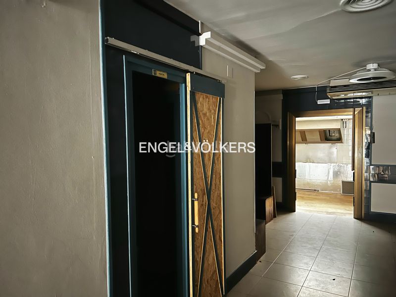 Foto 6a56a46a-1c51-4025-b229-421bb9823f5f. Local comercial a Eixample Tarragona
