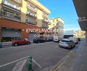 Lloguer Local Comercial a Font dels Capellans - Sagrada Familia. Espectacular local de 500 m2  200 de terraza en manresa