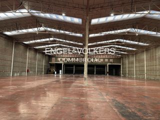 Lloguer Nau industrial a Eixample Sud - La Barceloneta. Nave industrial en alquiler en polígono pratense