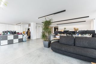 Local Comercial en Pla de Bon Aire. Excelente local con una rentabilidad del 6,11 neto en lhospitale