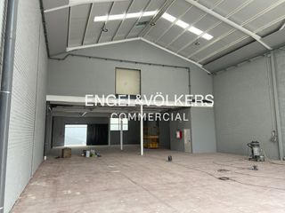 Lloguer Nau industrial a Pla de Bon Aire. Nave en alquiler en zona de la carretera del mig de lhospitalet.