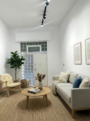 Local Comercial a Vila de Gràcia. Loft profesional de diseño con entrada independiente y cédula de