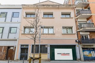 Miete Gebäude in Barri de les Corts. Edificio corporativo de 1.300 m2 con gran terraza en el barrio d