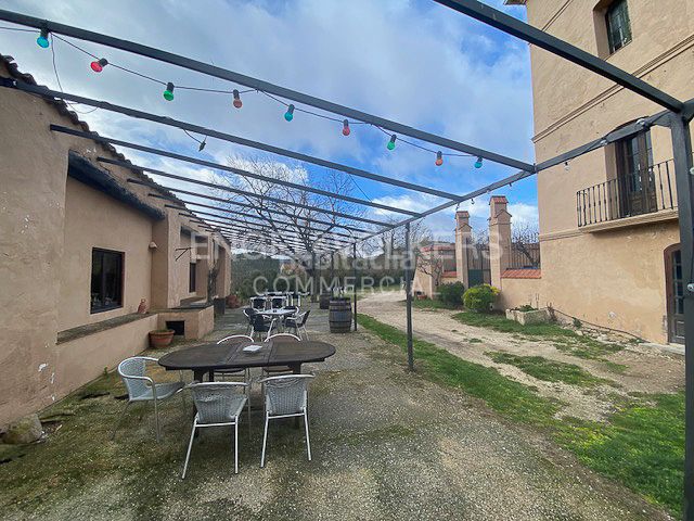 Foto 2b2de04a-2217-4083-a089-9bd990389bd6. Edificio  masía con múltiples posibilidades y usos en Igualada