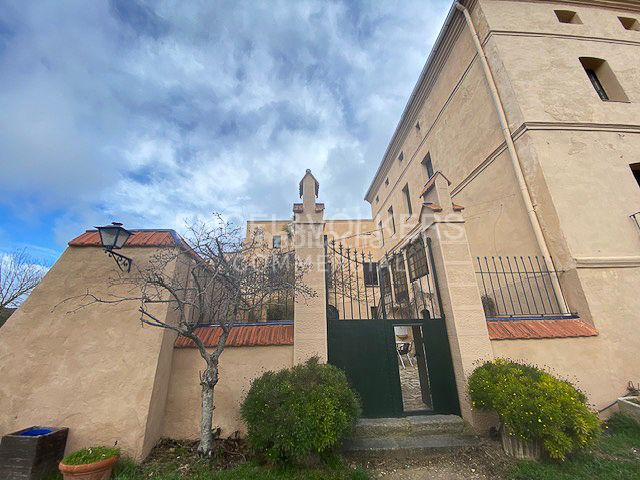 Foto 65009e13-4525-4d2a-8cc9-01a0403bcd1f. Edificio  masía con múltiples posibilidades y usos en Igualada