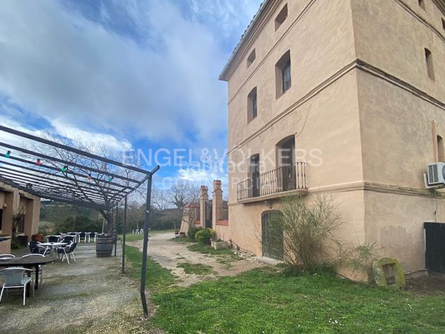 Foto ff732b36-9f53-4738-ad07-79386e733195. Edificio  masía con múltiples posibilidades y usos en Igualada