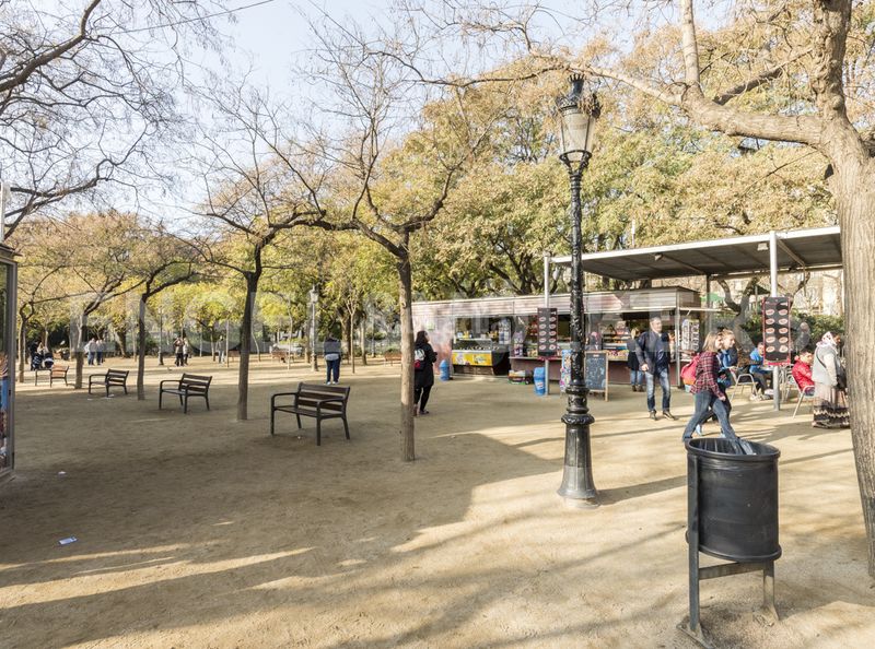 Foto 69fb4be0-6ceb-4db8-95fe-bec2762f18f0. Edificio venta de edificio al lado de la sagrada familia en Barcelona