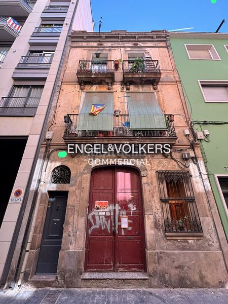 Foto 6f66d3c1-c697-4fc9-a6ca-43713a5329f9. Edificio venta de edificio al lado de la sagrada familia en Barcelona