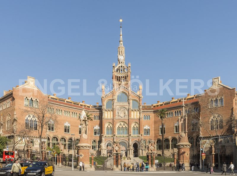 Foto f92e43a5-8d0a-475f-91a0-ab0053f9ddd3. Edificio venta de edificio al lado de la sagrada familia en Barcelona