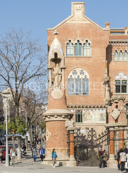 Foto fe5f00cc-cd2b-410d-8a62-7618d5ec9c25. Edificio venta de edificio al lado de la sagrada familia en Barcelona