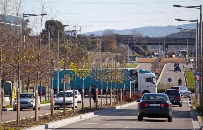 Foto 27d53a02-d36a-45b2-af15-bae9cef09ce7. Area edificabile industriale in Mercat Rubí