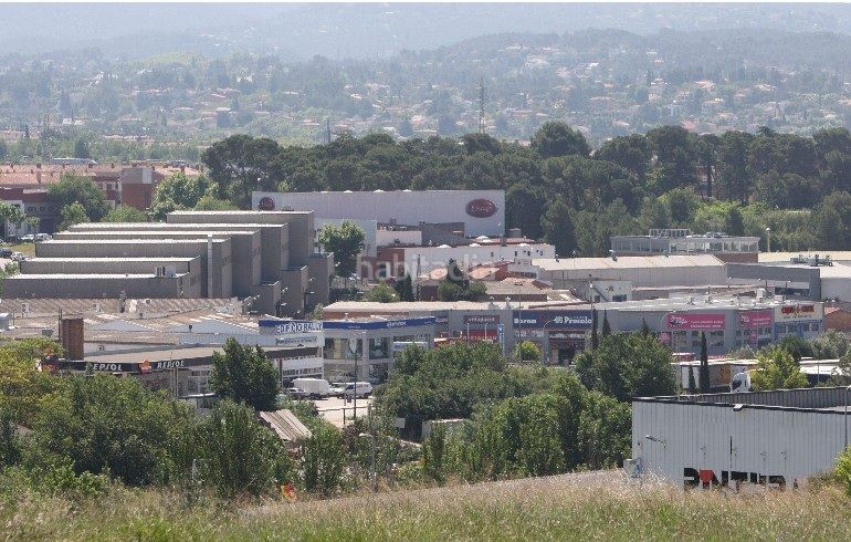 Foto bdb430ca-19e1-45ad-9e3a-df9ac27e21b9. Solar industrial a Mercat Rubí