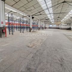 Location Bâtiment à usage industriel à Centre. Nave en riera del fonollar, sant boi.