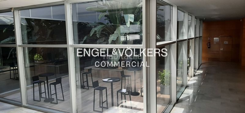Foto 102538d0-4ef2-40a6-89ac-344064667652. Oficina pequeña oficina con luz y vistas despejadas. en Sant Cugat del Vallès