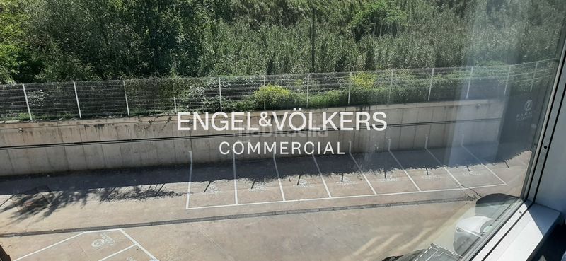 Foto 428271b6-4cc9-4078-bdcc-0e6b31e75390. Oficina pequeña oficina con luz y vistas despejadas. en Sant Cugat del Vallès
