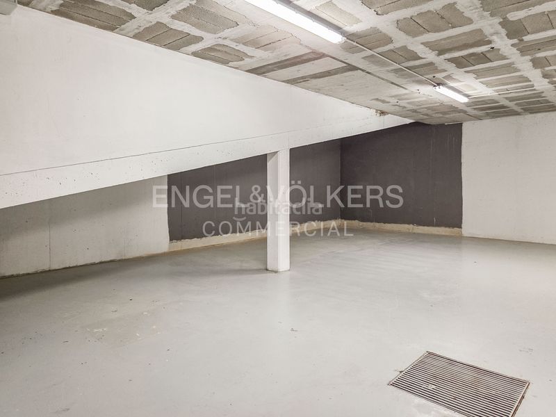 Foto 5b2a3b2e-6db2-40b3-8309-10db8b435147. Local comercial a Centre Sitges
