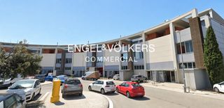 Nave industrial en Pomar. Nave industrial en badalona les guixeres  con rentabilidad