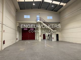 Miete Fabrikhalle in Zona Industrial. Nave industrial en alquiler en can salvatella