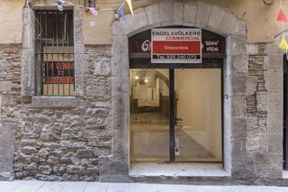 Local Comercial a Gòtic. Local comercial reformado con encanto arquitectónico en el gótic