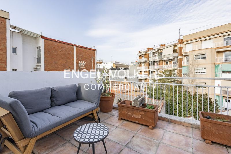 Foto 871f8285-3677-4f90-bcef-a7e8de831c27. Edifici a Centre Sant Joan Despí