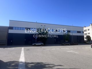 Lloguer Nau industrial a Santa Perpètua de Mogoda. Conjunto de tres naves conectadas en alquiler