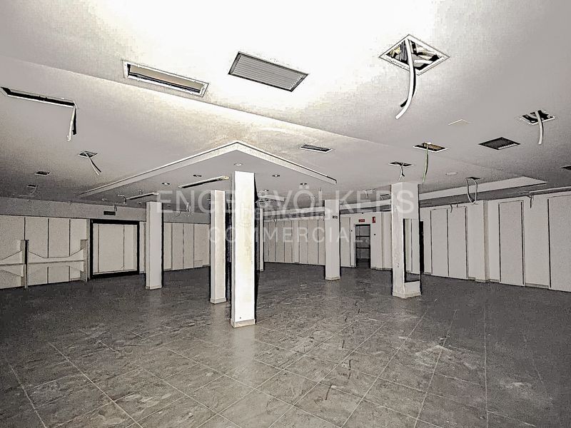 Foto 1ef37c54-ad78-498c-af88-9954dcfc8626. Local comercial a Eixample Tarragona