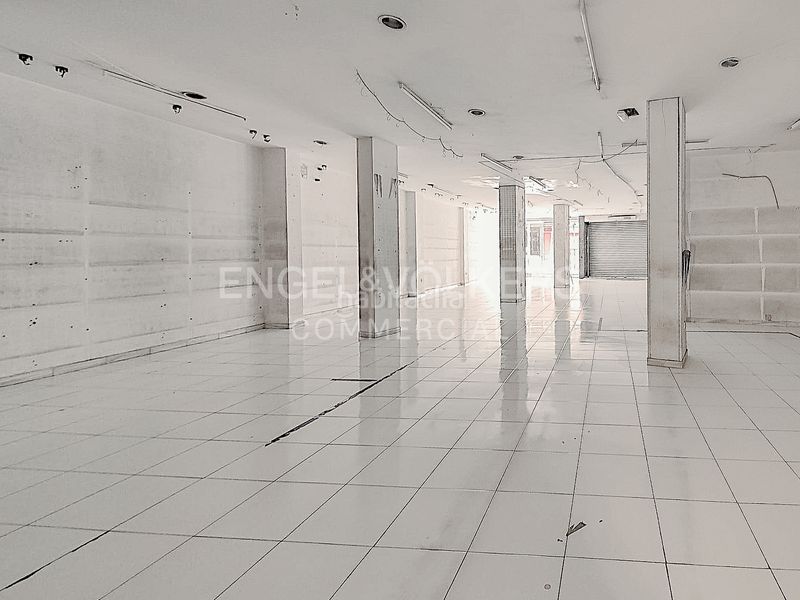 Foto 38ef14ee-d11a-4b79-8b68-f3613d9aef44. Local comercial a Eixample Tarragona