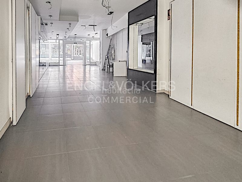 Foto 710f1e62-7c73-48ee-88ce-4b1f51f73bf2. Local comercial a Eixample Tarragona