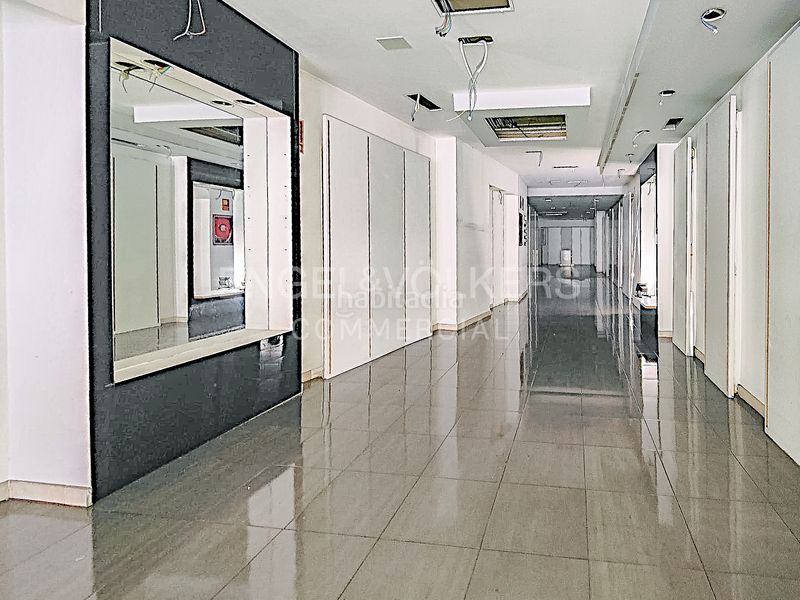 Foto a7c516db-e275-47b5-8d49-638c25202112. Local comercial a Eixample Tarragona