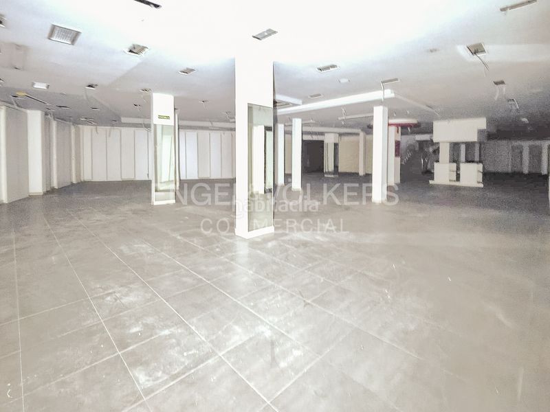Foto f4ea78b8-2e5a-44cd-8cd6-c0608a36016f. Local comercial a Eixample Tarragona