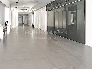 Local Comercial a Eixample. Local de 2 plantas en venta en ramón y cajal  imperial tarraco
