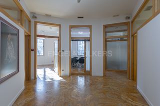 Office space in Dreta de l´Eixample. Oficina en finca regia esquinera en quadrat dor