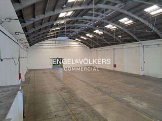 Lloguer Nau industrial a Sant Josep. Gran nave industrial en hospitalet centre