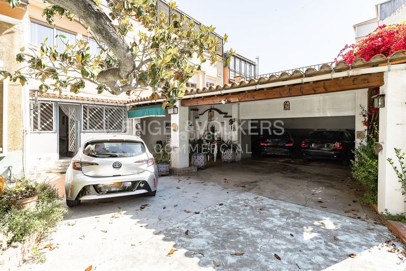 Foto ae76dcd7-8031-4f34-8b97-6c767d1c11a9. Edifici a Zona Industrial Prat de Llobregat (El)