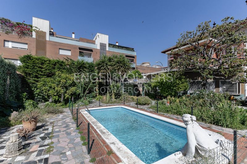 Foto f8a8a33f-11b5-4777-9427-b1d2a1fb7854. Edifici a Zona Industrial Prat de Llobregat (El)
