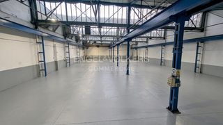 Lloguer Nau industrial a Centre. Nave con gran fachada en cornellà