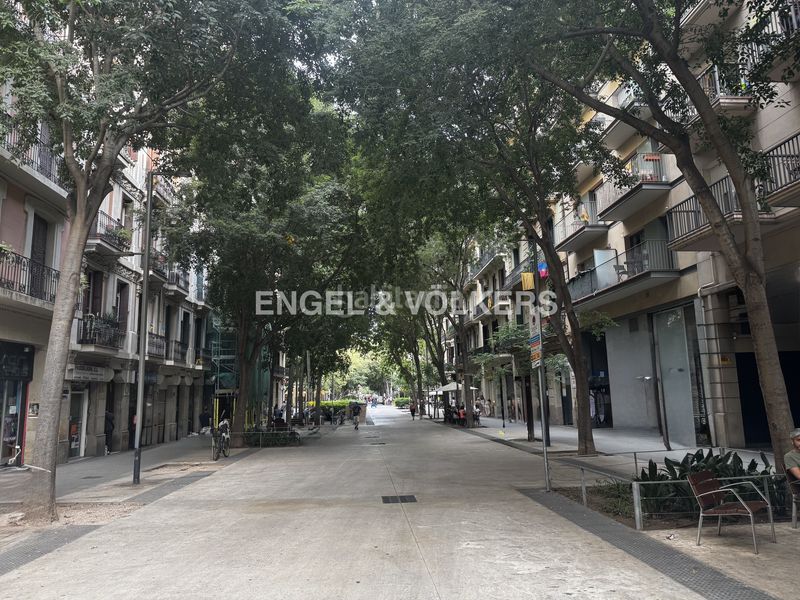Foto e5ff512d-0ace-468a-ab72-d6844b4d3cd9. Edifici a Sant Antoni Barcelona